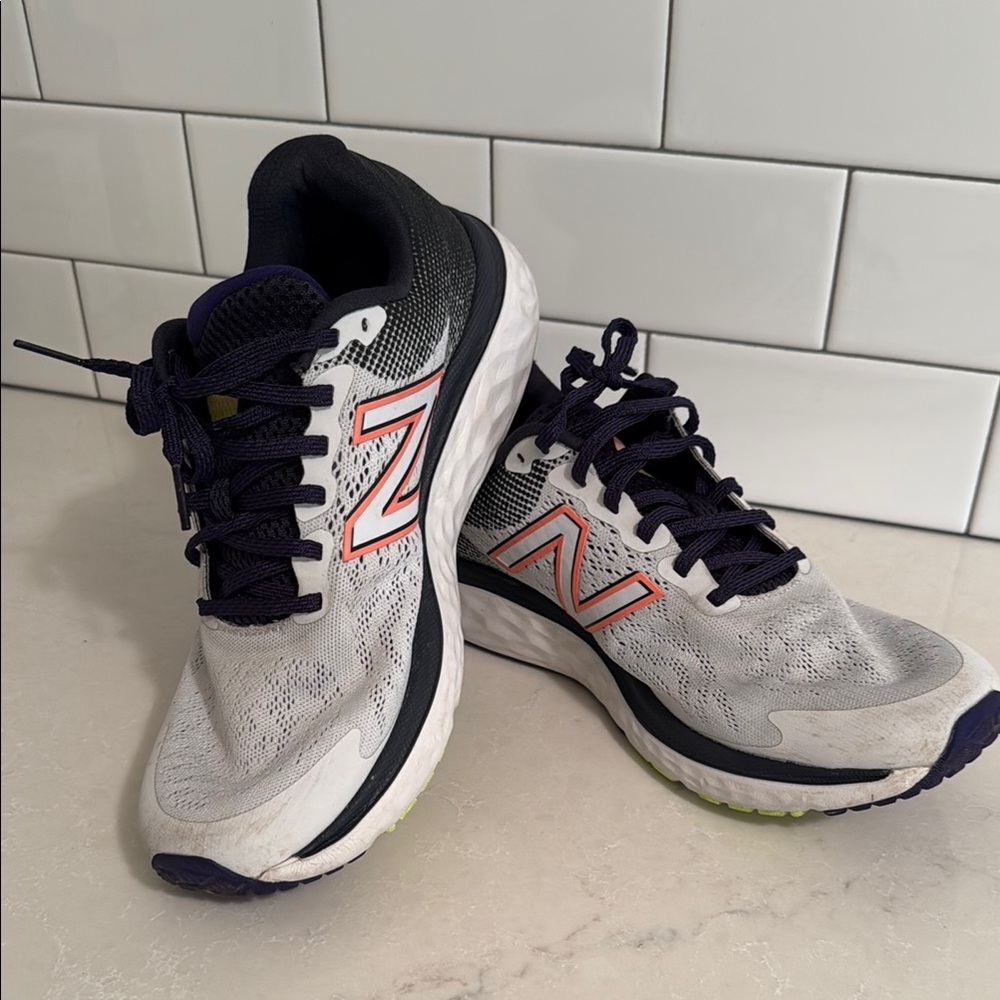 New Balance Women's Fresh Foam 680 V7 Running Shoes